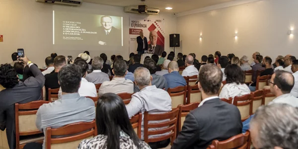 Momento Experiência: Palestra promovida pela CDL para empresários com o Dr. José Antônio, presidente do Grupo Meddi